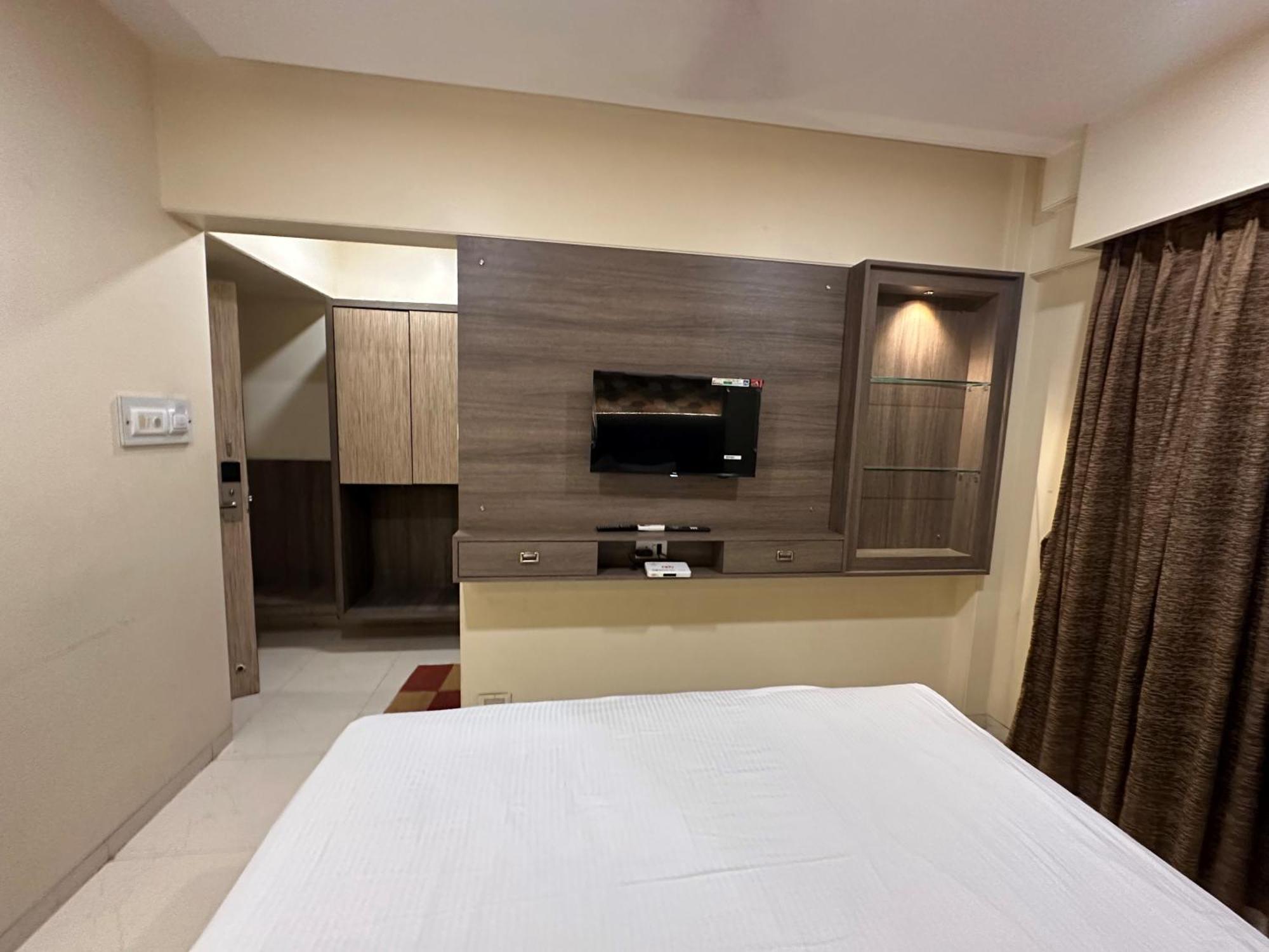 Srikrishna Paradise Hotel Thane Navi Mumbai Exterior foto